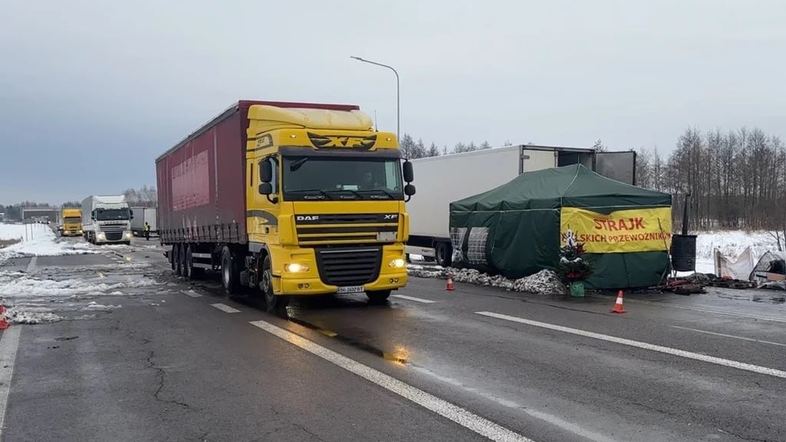 У чергах на кордоні із Польщею очікують понад три тисячі вантажівок, — Держприкордонслужба