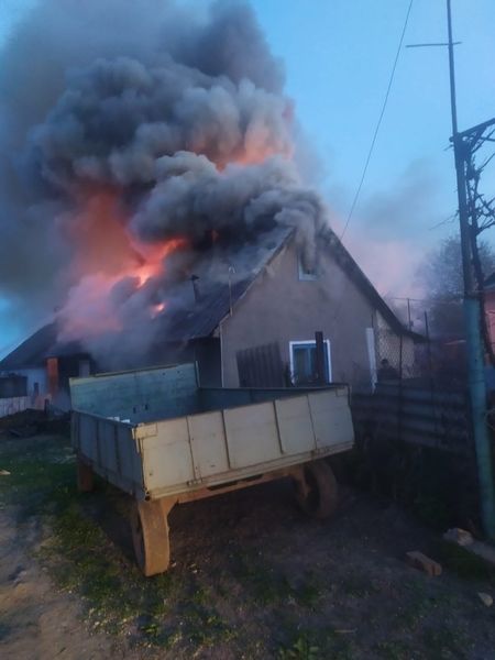 У Дубні на світанку загорівся будинок