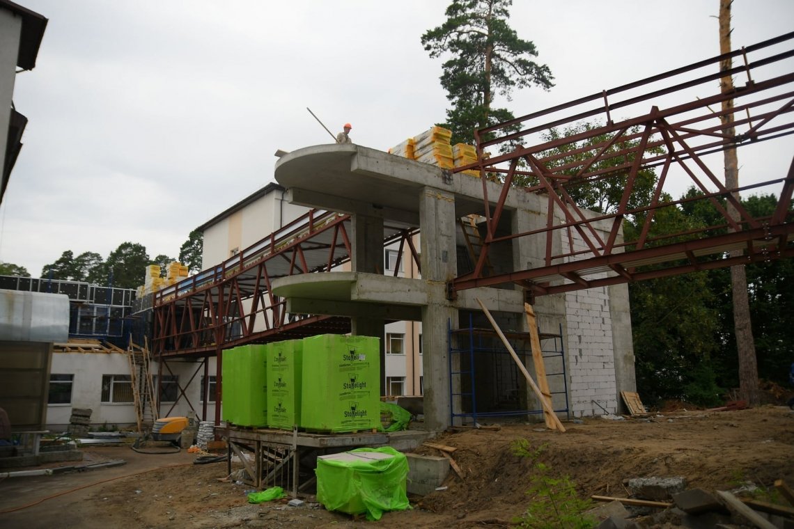 У Клеванському госпіталі будують спеціальний 100-метровий перехід для ветеранів