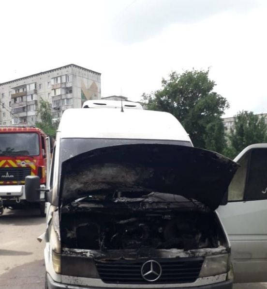 У Квасилові горів Mercedes