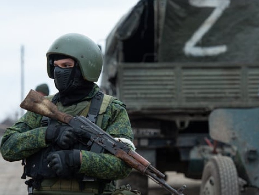 У Лисичанську та Сіверськодонецьку окупанти проводять ротацію серед місцевих – Гайдай