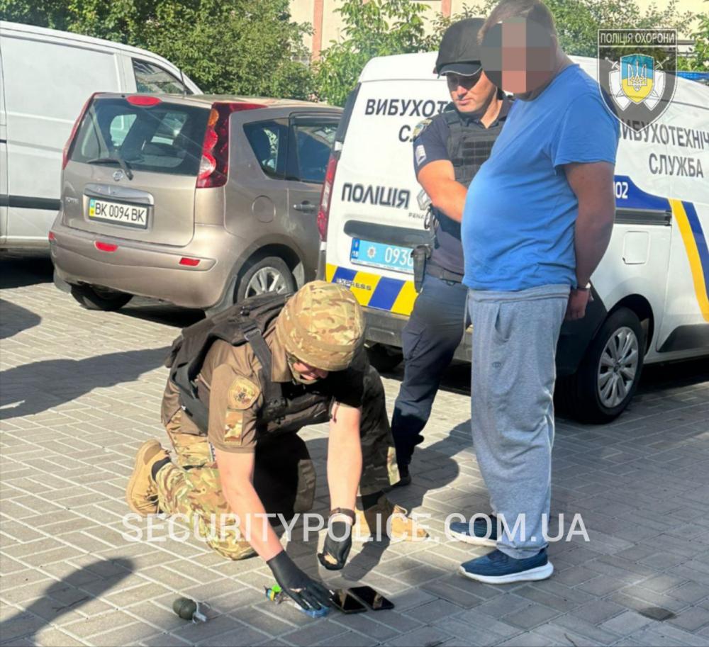 У ресторан – з гранатою