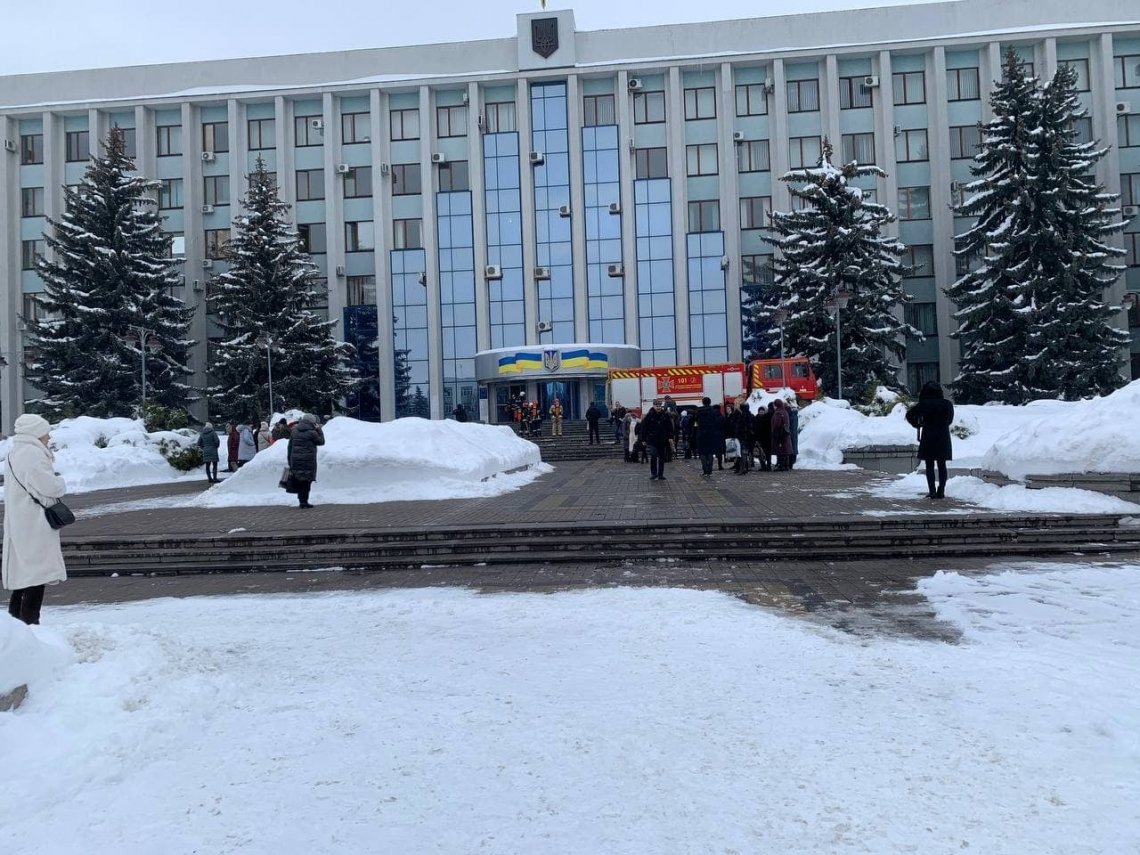 У Рівненській Обласній державній адміністрації - пожежа (ВІДЕО)+ОНОВЛЕНО
