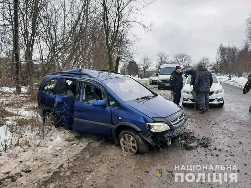 У Рівненському районі п’яний водій втікав від поліцейських та врізався у дерево
