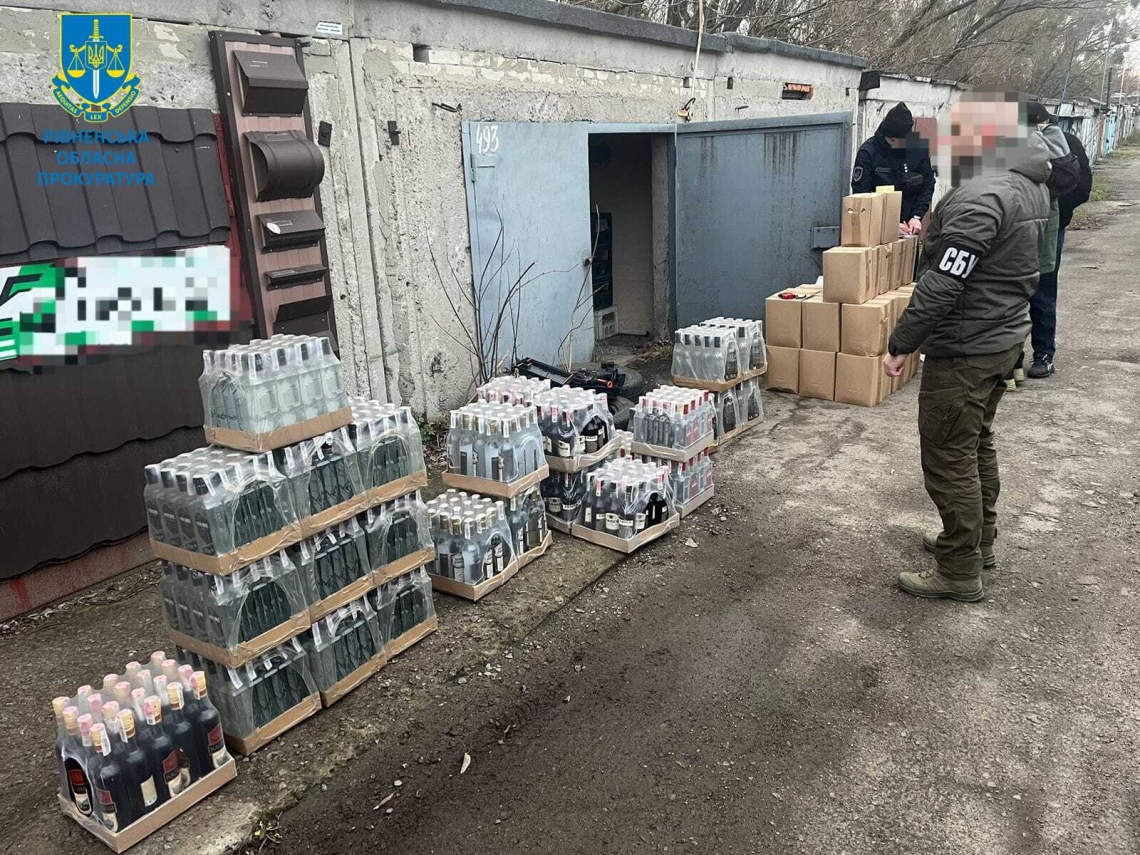У Рівному ділки облаштували підпільні цехи, в яких виготовляли на продаж алкоголь