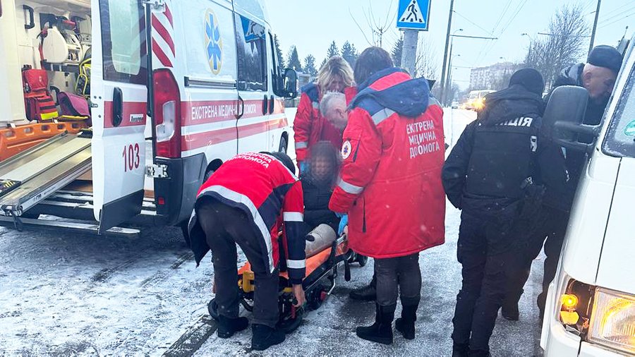 У Рівному мікроавтобус збив 15-річну дівчину на пішохідному переході
