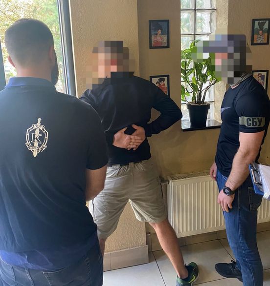 У Рівному на хабарі затримали патрульного поліцейського