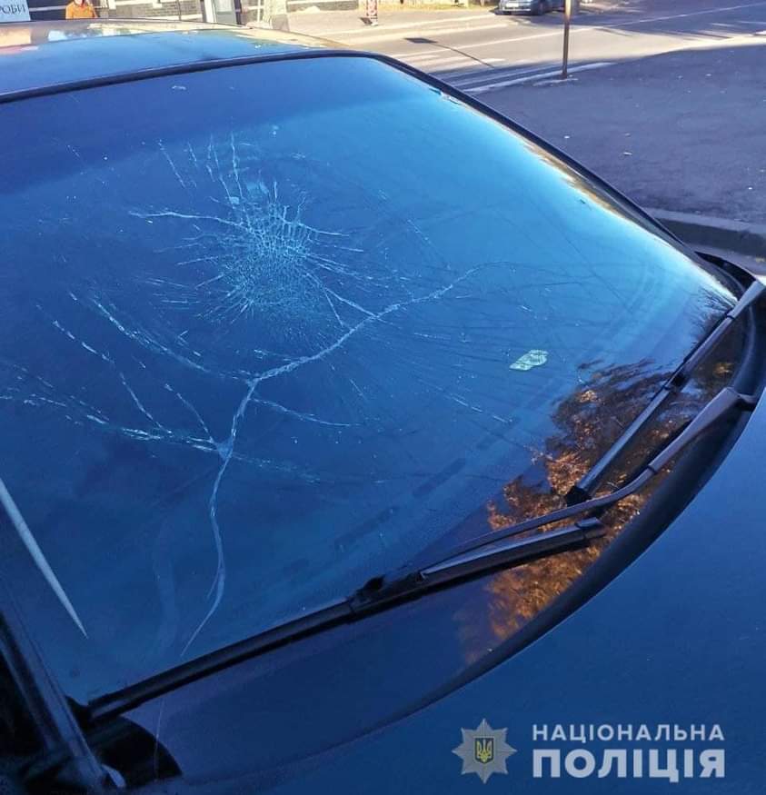 У Рівному під колеса авто потрапила коляска із малолітньою дитиною 
