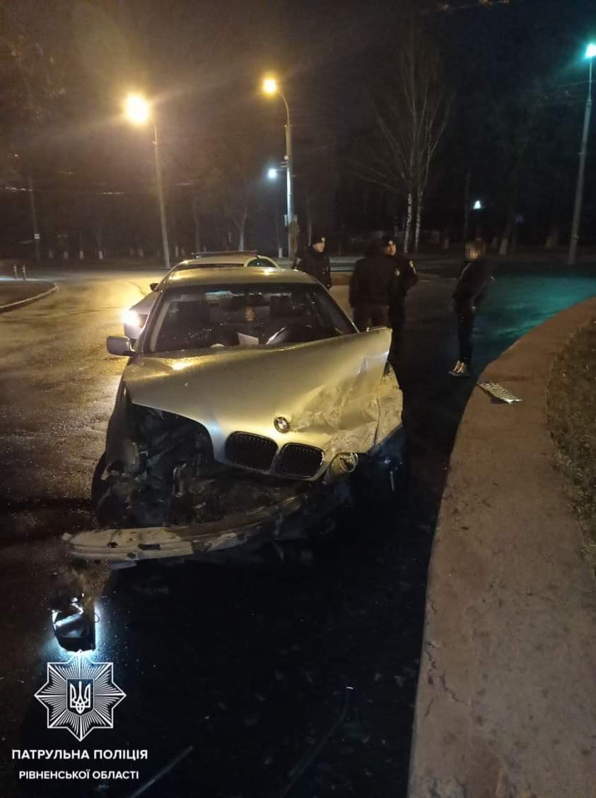 У Рівному п`яний водій BMW потрапив у ДТП