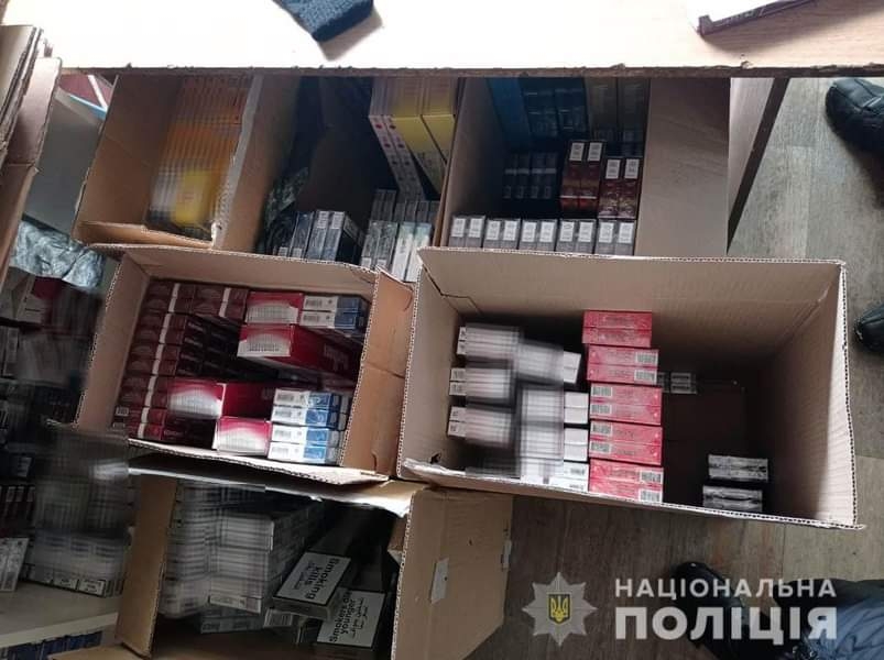 У Рівному викрили рівнянина, який незаконно продавав цигарки