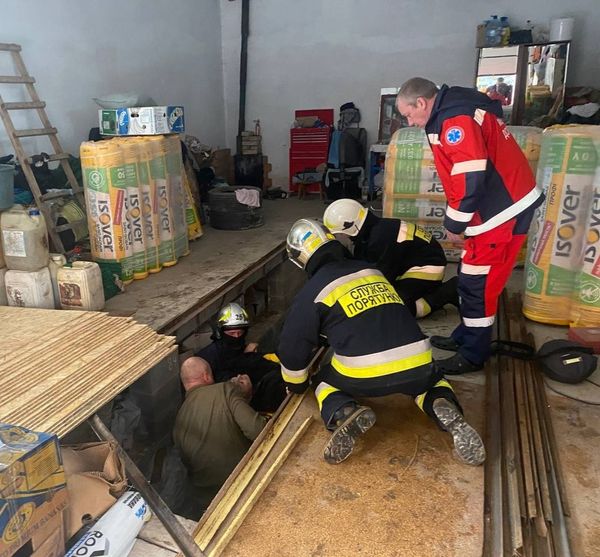 У Рівному жінка впала у оглядову яму в автогаражі