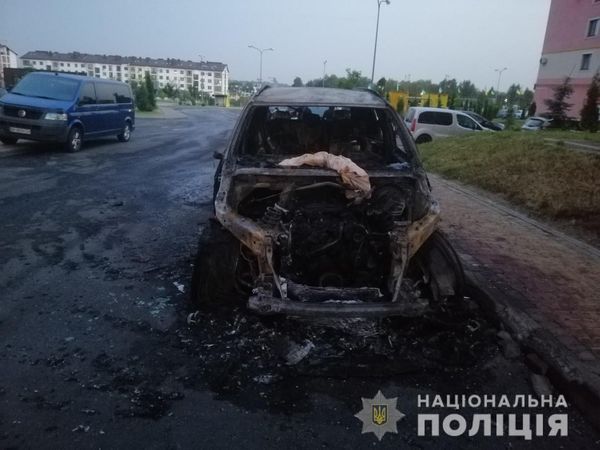 У Рівному згорів «BMW Х5» 74-річної рівнянки