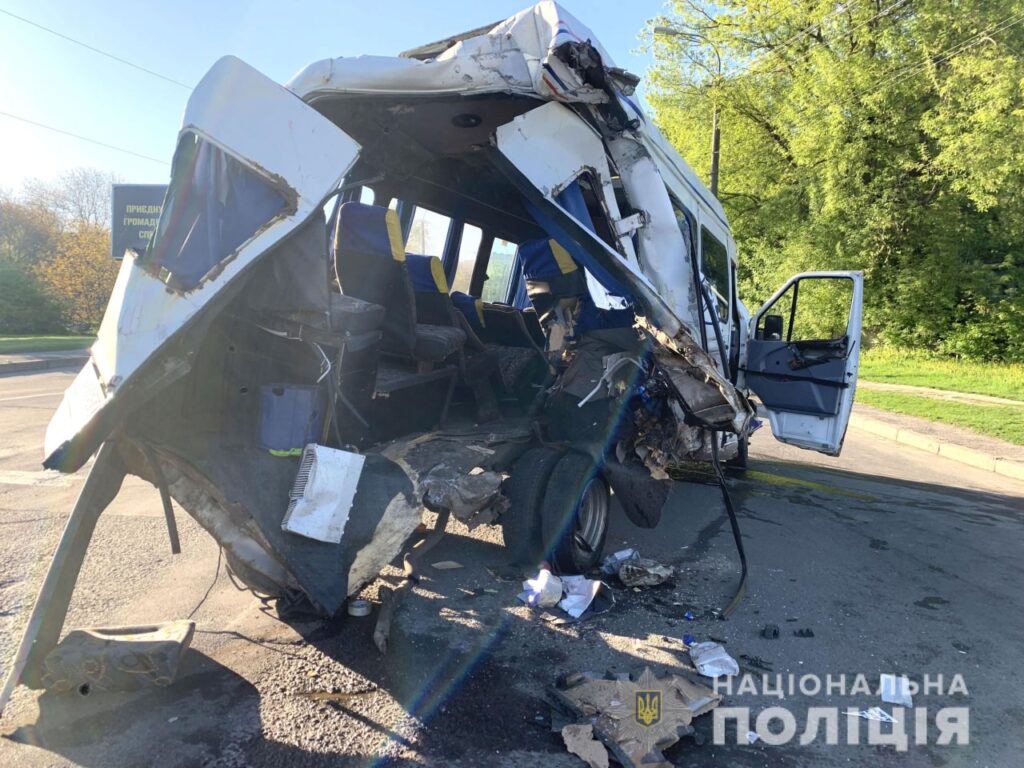 У Рівному зіткнулись чотири авто, серед них маршрутка та вантажівка