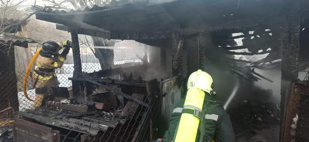 У Сарнах під час пожежі ледь не вибухнув газовий балон
