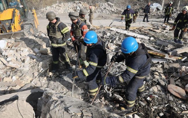 У селі Гроза на Харківщині загинула уся родина військовика, якого перепоховали того дня
