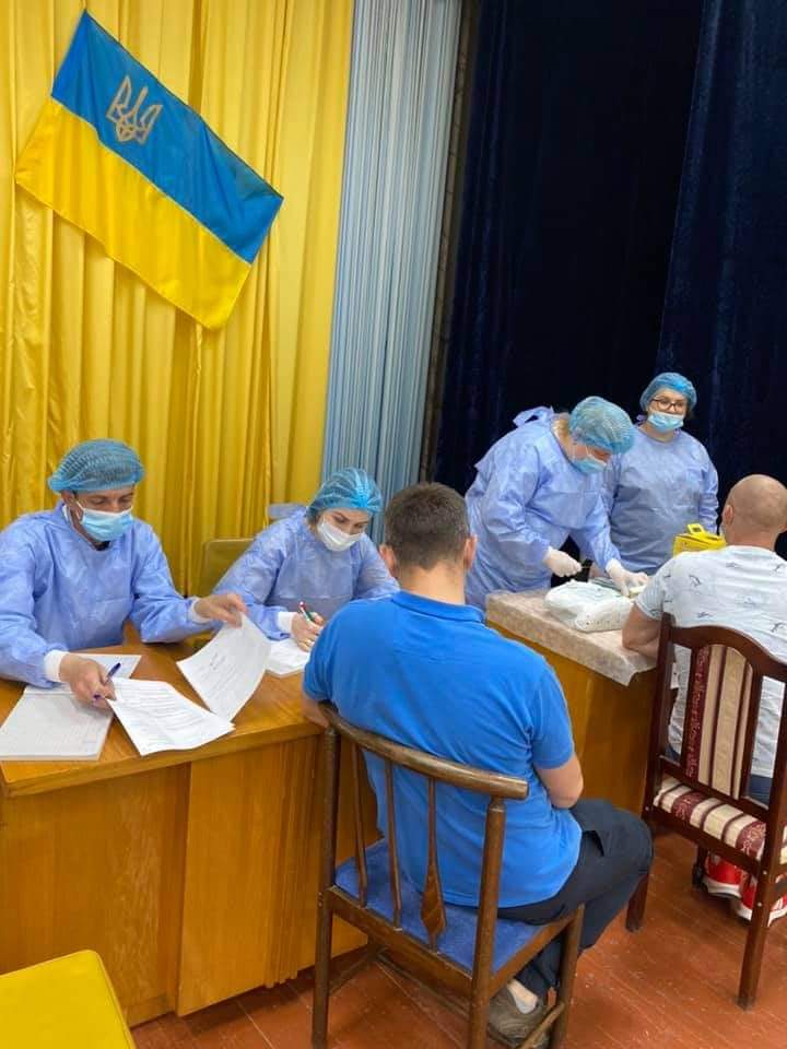 У центрі вакцинації проти COVID-19 вакцинувалося майже 400 рівнян