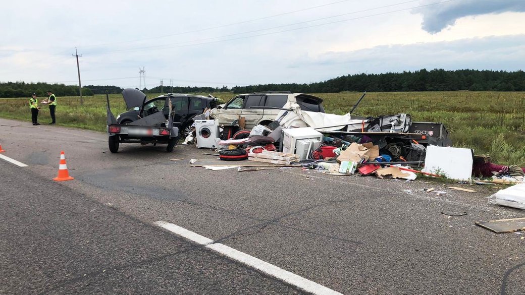 У Вараському районі зіткнулись автомобілі: десятеро потерпілих