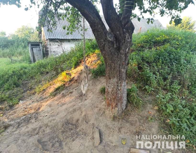 У Вараському районі знайшли повішеним дев'ятирічного хлопчика