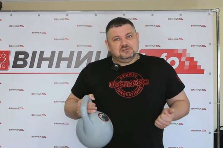 У Вінниці до Дня Незалежності створили гирю зі штучним інтелектом, яка вигукує «Слава Україні»