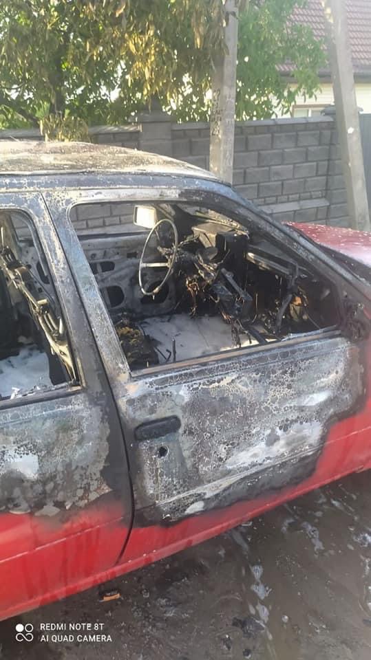 У Зарічному загорівся автомобіль
