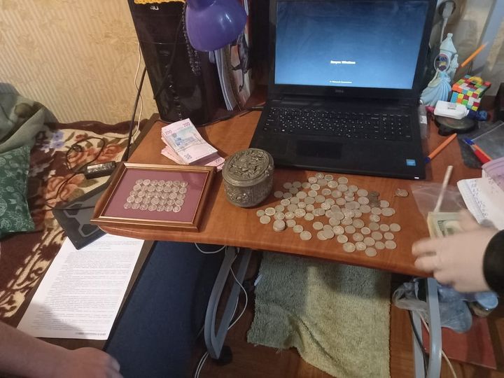 У Здолбунові чоловік намагався відправити в Росію культурні цінності