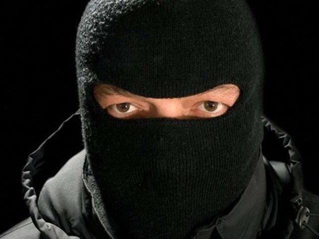 У Здолбунові невідомі у балаклавах жорстоко побили чоловіка
