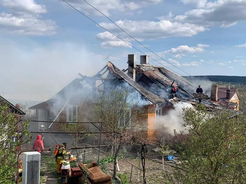 В Клевані спалахнув дах житлового будинку
