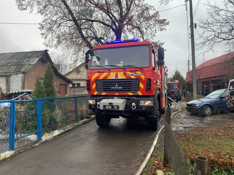 В Рівному від вогню врятували будинок