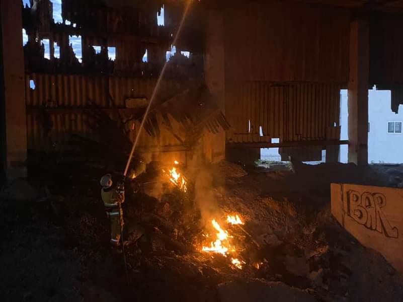 В Рівному горів закинутий склад
