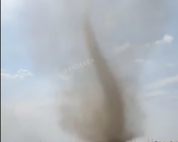 В Україні пронеслись два смерчі. Відео
