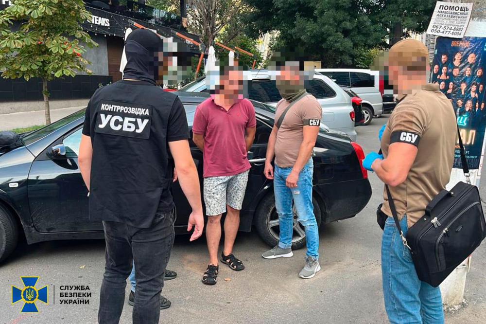 Відправляв чоловіків у