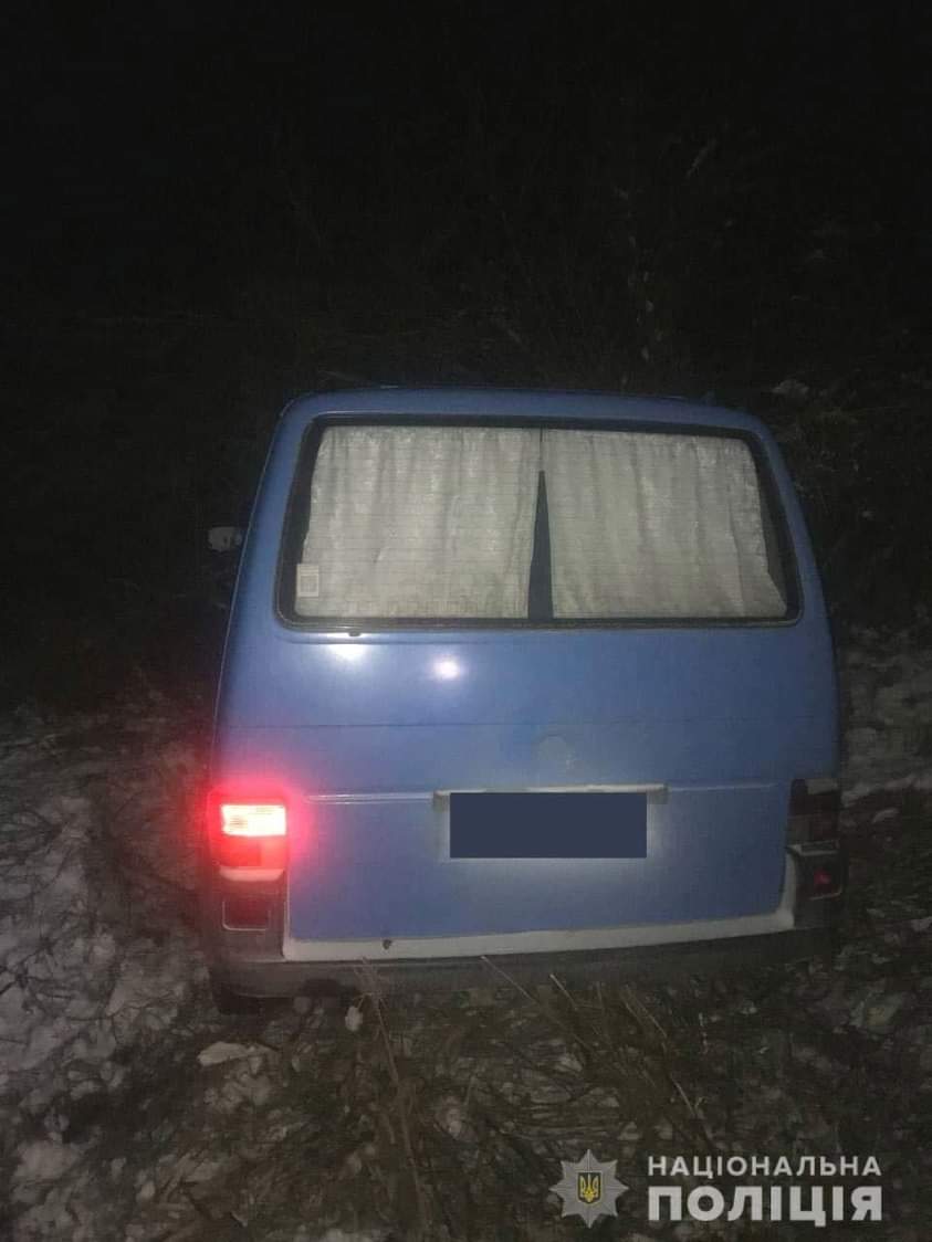 Викрадача авто зупинив кювет: за угон мікроавтобуса відповідатиме житель Рівненського району