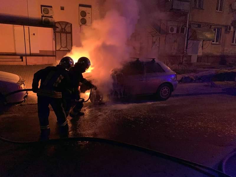Вогонь пошкодив автомобіль у Рівному