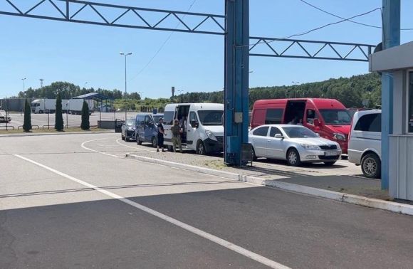 Як працюють пункти пропуску на кордоні з Польщею