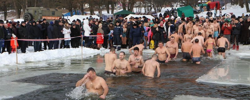Як правильно та безпечно пірнати в ополонку на Водохреще. Нагадують рятувальники