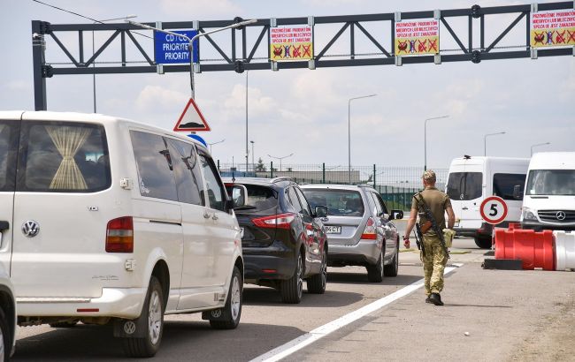 Які області видали найбільше дозволів на виїзд через систему «Шлях»