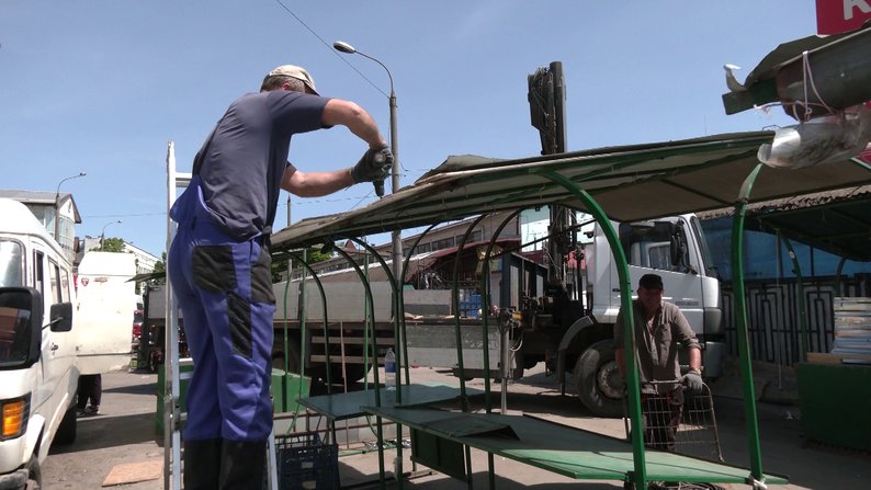 Ярмарок біля центрального ринку в Рівному демонтували