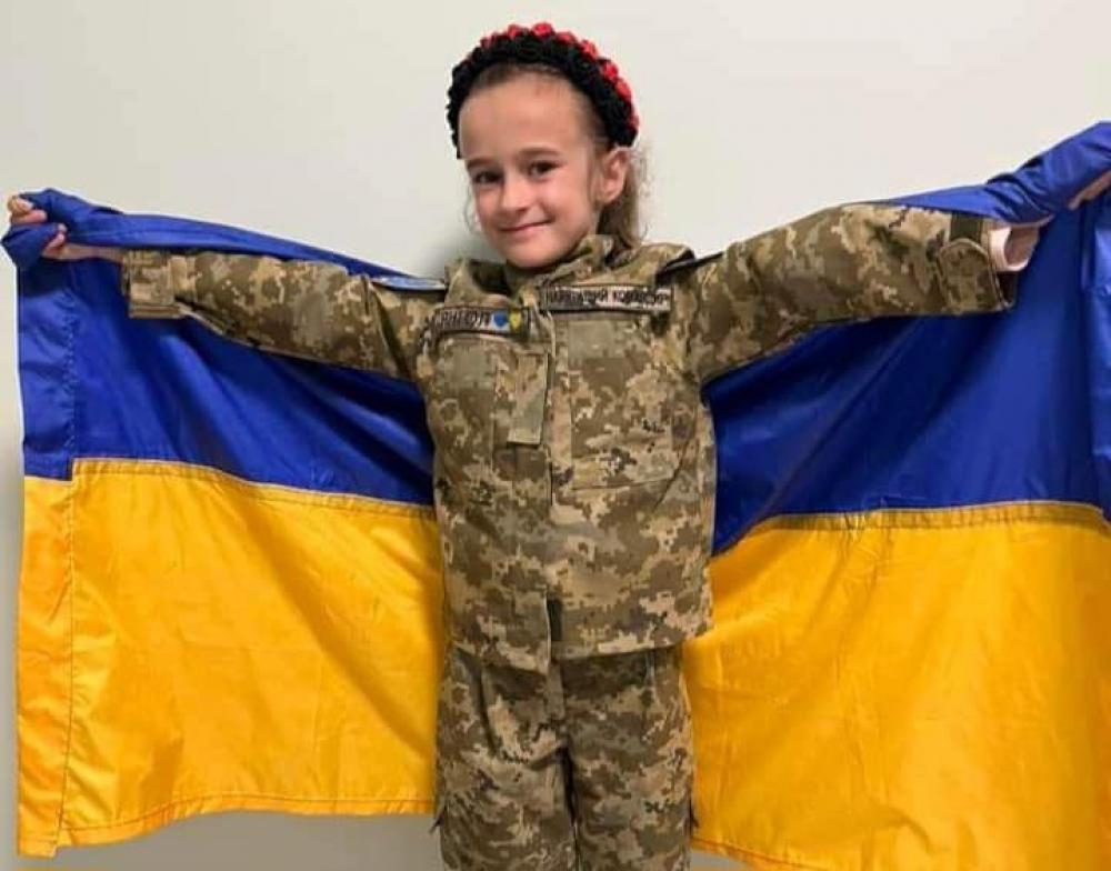 Юна волонтерка з Рівного збирає кошти на автомобіль для військовиків