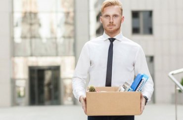 З 9 грудня в Україні почнуть відсторонювати від роботи невакцинованих: яких професій торкнеться