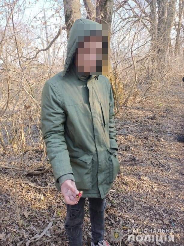 За закладку – 60 гривень: у Рівному затримали молодика, який розповсюджував наркотики