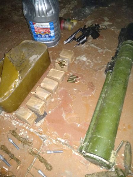 Закинутий будинок на Рівненщині став складом боєприпасів та вибухівки
