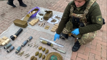 Арсенал зброї знайшли в автомобілі рівнянина