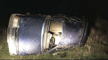 Авто перекинулось кілька разів: водій помер 