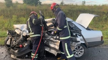 Біля Рівного зіткнулися легковик та вантажівка: один з водіїв загинув