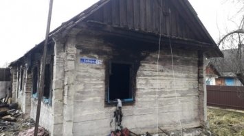 Чоловік згорів в будинку: мама з дитиною залишилися без житла