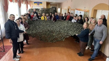 Чотири маскувальні сітки за день плетуть учні спецшколи