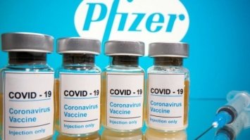 До України прибула перша партія з 20 млн вакцин Pfizer