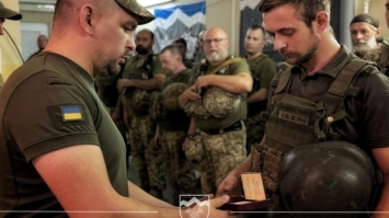 Добровольці підписують контракти із ЗСУ: Рівненщина на першому місці