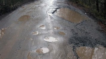 Дорогу до Білого озера відремонтують