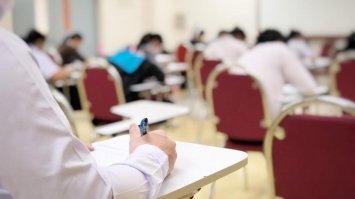 Два викладачі з Києва втратили роботу через порушення мовного закону